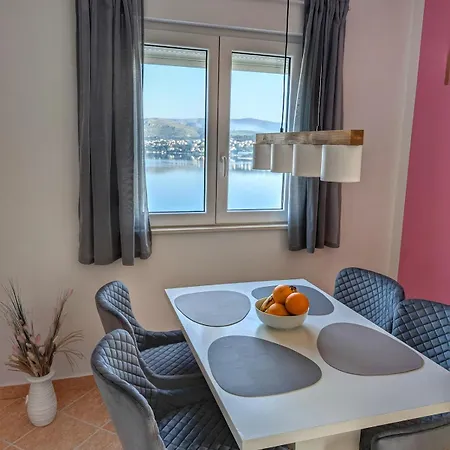 Apartamento Leo Trogir