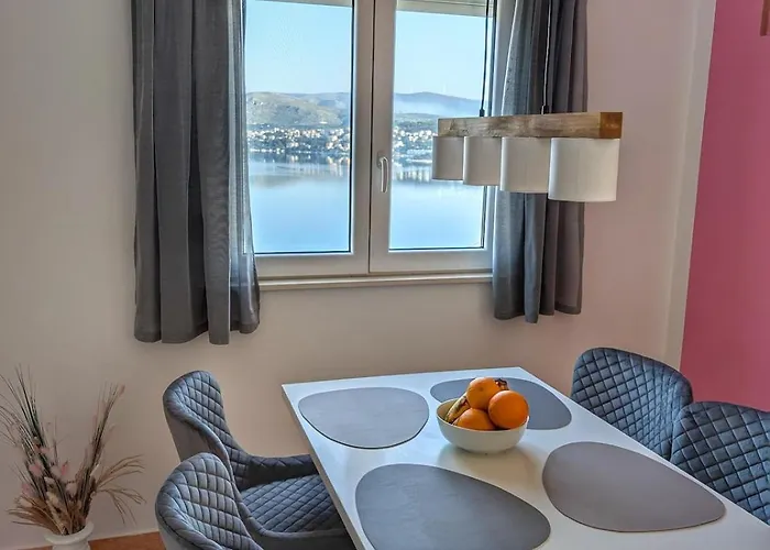 Apartment Leo Trogir