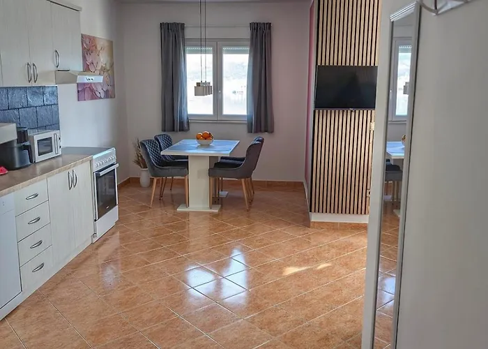 Apartment Leo Trogir