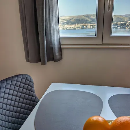 Leo Lägenhet Trogir