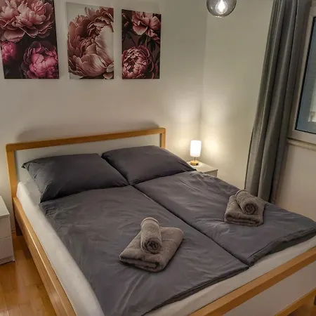 Apartment Leo