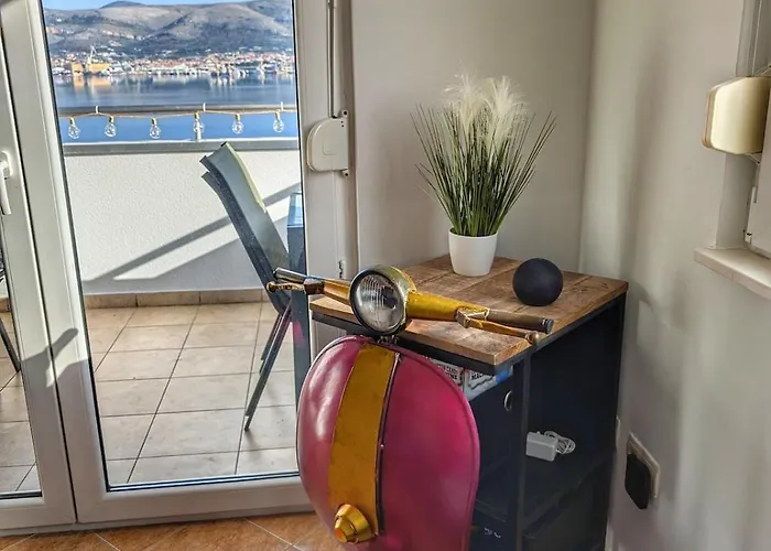 Apartment Leo Trogir